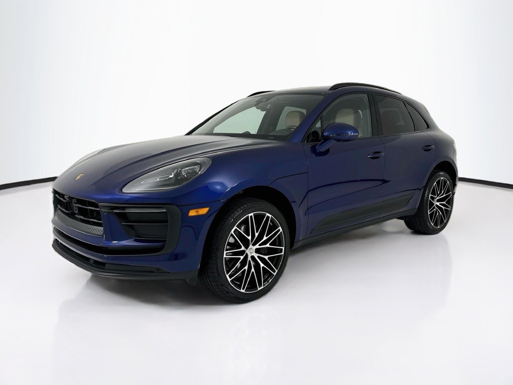 Certified 2025 Porsche Macan AWD/4WD image 1
