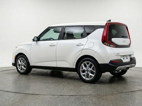Used 2025 Kia Soul LX w/ LX Technology Package image 6