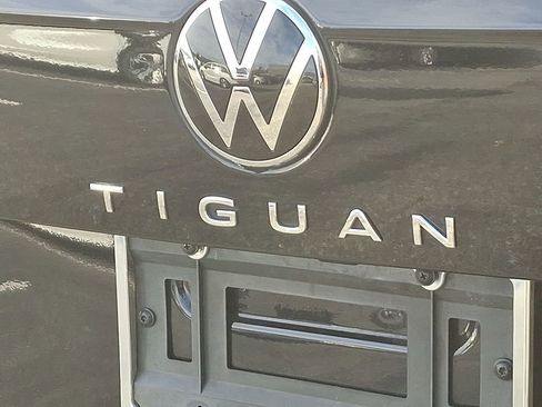 Used 2022 Volkswagen Tiguan SE R-Line image 32