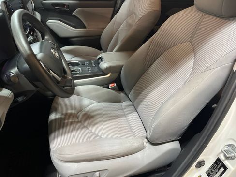 Used 2022 Toyota Highlander L FWD image 13