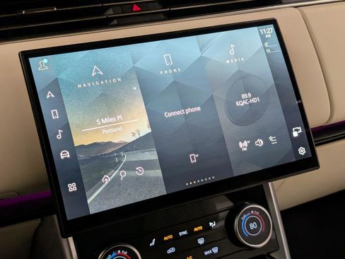 Used 2023 Land Rover Range Rover SE image 37