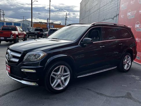 Used 2016 Mercedes-Benz GL 550 4MATIC image 4