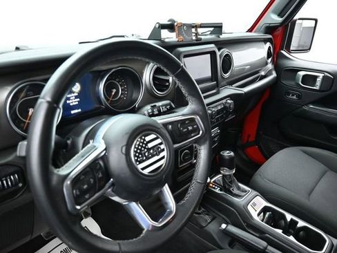 Used 2019 Jeep Wrangler Unlimited Sahara w/ Safety Group AWD/4WD image 23