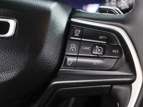 Used 2023 Jeep Grand Cherokee Altitude image 14