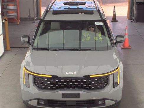 Used 2025 Kia Carnival SX FWD image 2