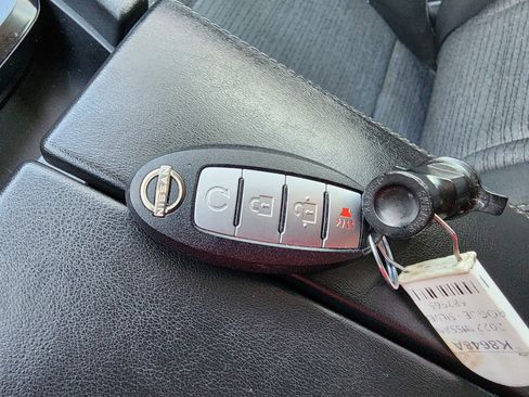 Used 2022 Nissan Rogue SV image 25