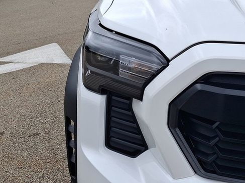 New 2025 Toyota Tacoma TRD Off-Road AWD/4WD image 9