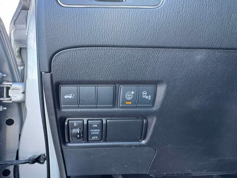 Used 2017 Nissan Armada Platinum image 26