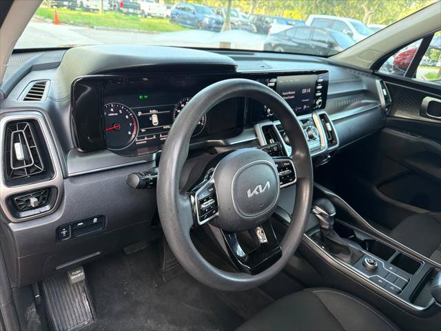 Used 2022 Kia Sorento LX FWD image 12