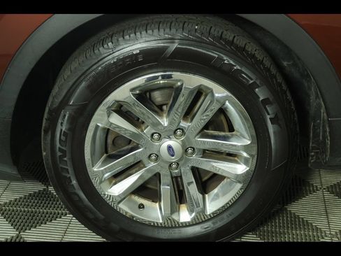 Used 2016 Ford Explorer XLT FWD image 9