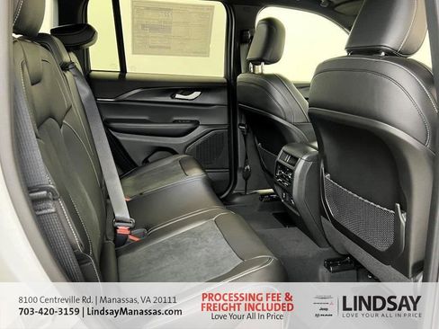New 2025 Jeep Grand Cherokee Altitude image 17