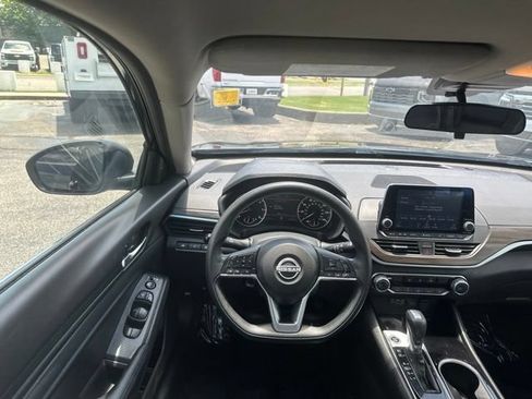 Used 2024 Nissan Altima 2.5 SV FWD image 26