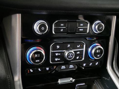 Used 2024 GMC Yukon XL Denali w/ Advanced Technology Package image 23