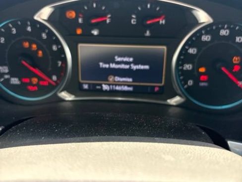 Used 2021 Chevrolet Traverse LT FWD image 2