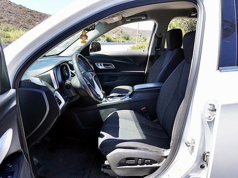 Used 2017 Chevrolet Equinox LT w/ Convenience Package image 15