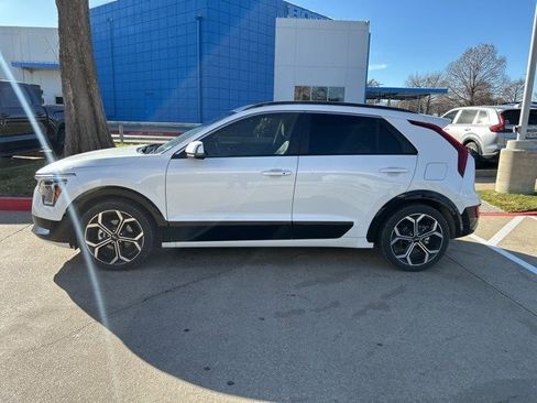 Used 2023 Kia Niro EX Touring image 5
