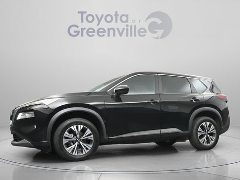 Used 2023 Nissan Rogue SV image 2