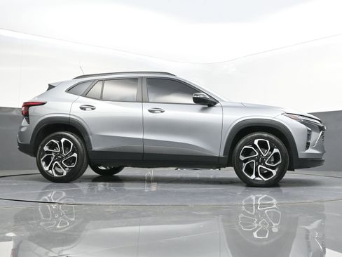 Used 2025 Chevrolet Trax RS w/ Driver Confidence Package image 39