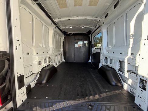 Used 2018 Ford Transit 250 130 Medium Roof image 9