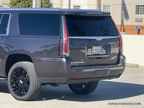 Used 2017 Cadillac Escalade ESV Platinum image 12