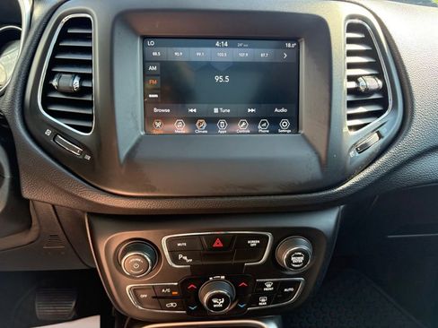 Used 2018 Jeep Compass Latitude w/ Popular Equipment Group AWD/4WD image 27