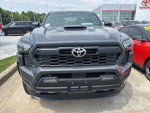Used 2025 Toyota Tacoma TRD Sport AWD/4WD image 13