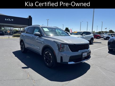 Certified 2025 Kia Sorento S FWD image 4