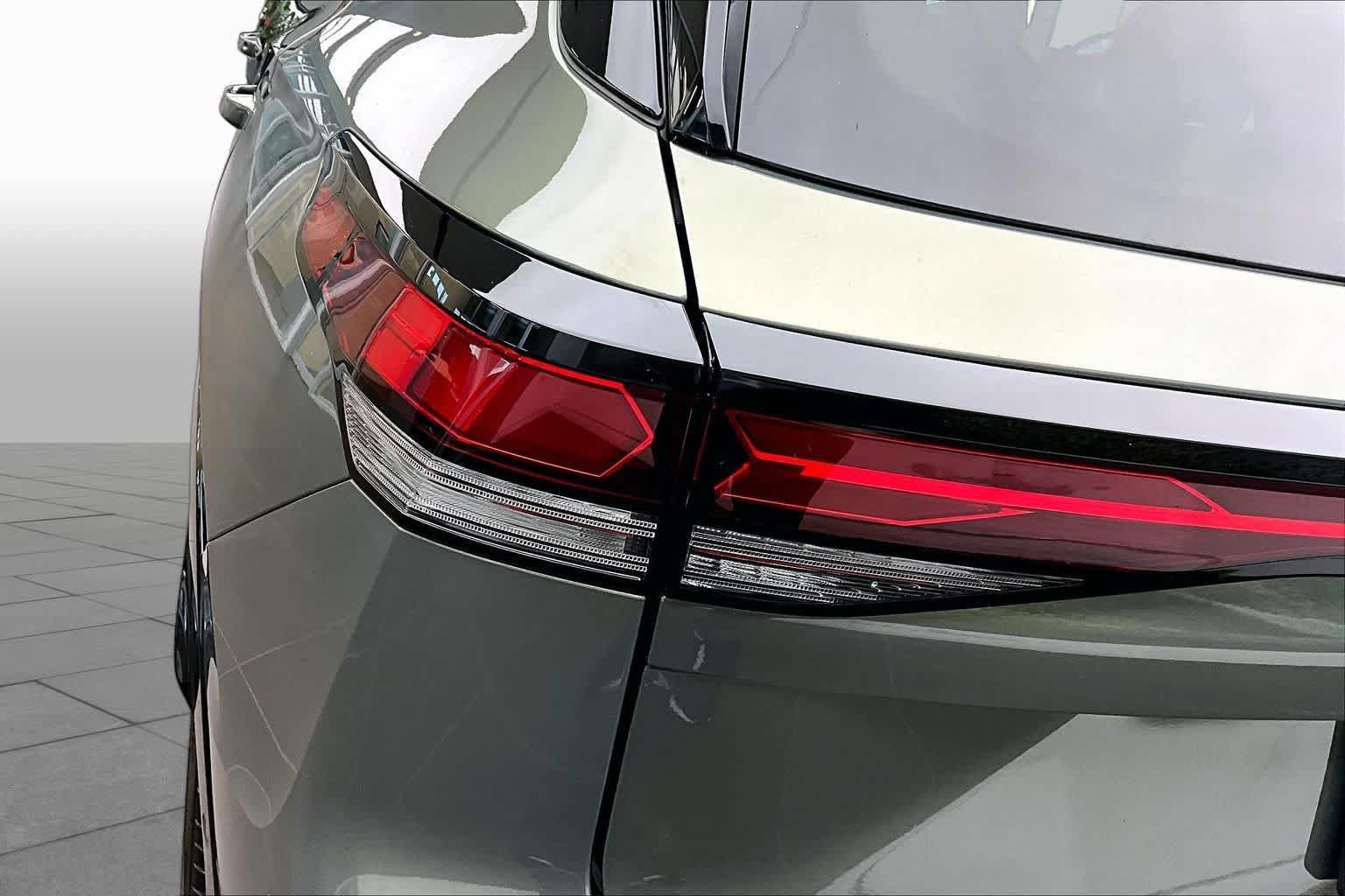 Used 2026 Volkswagen Tiguan SE R-Line FWD image 28