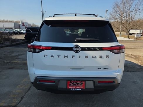 New 2026 Nissan Pathfinder SL image 5