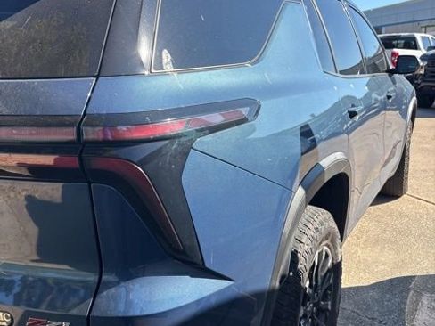 Used 2024 Chevrolet Traverse Z71 image 11