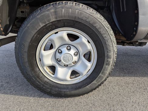 Used 2017 Toyota Tacoma SR image 11