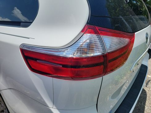 Used 2015 Toyota Sienna LE FWD image 10