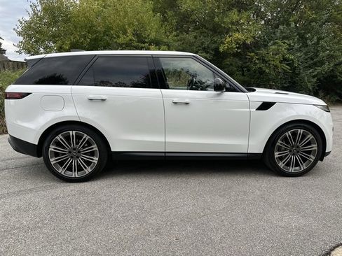 Used 2024 Land Rover Range Rover Sport SE image 4