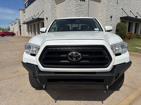 Used 2020 Toyota Tacoma SR image 2