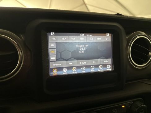 Used 2020 Jeep Wrangler Unlimited Sahara AWD/4WD image 23