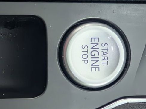 Used 2022 Volkswagen Atlas SE image 25