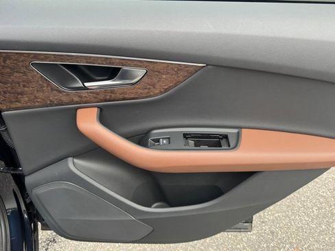 Certified 2025 Audi Q7 2.0T Premium image 31