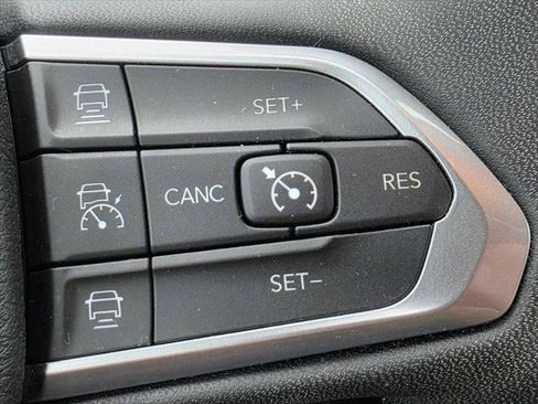 Used 2025 Jeep Compass Limited AWD/4WD image 31