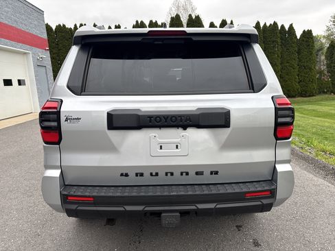 Used 2025 Toyota 4Runner SR5 AWD/4WD image 4