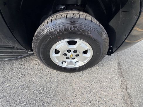 Used 2013 Chevrolet Tahoe LT AWD/4WD image 32