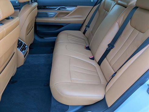 Used 2019 BMW 740i image 20