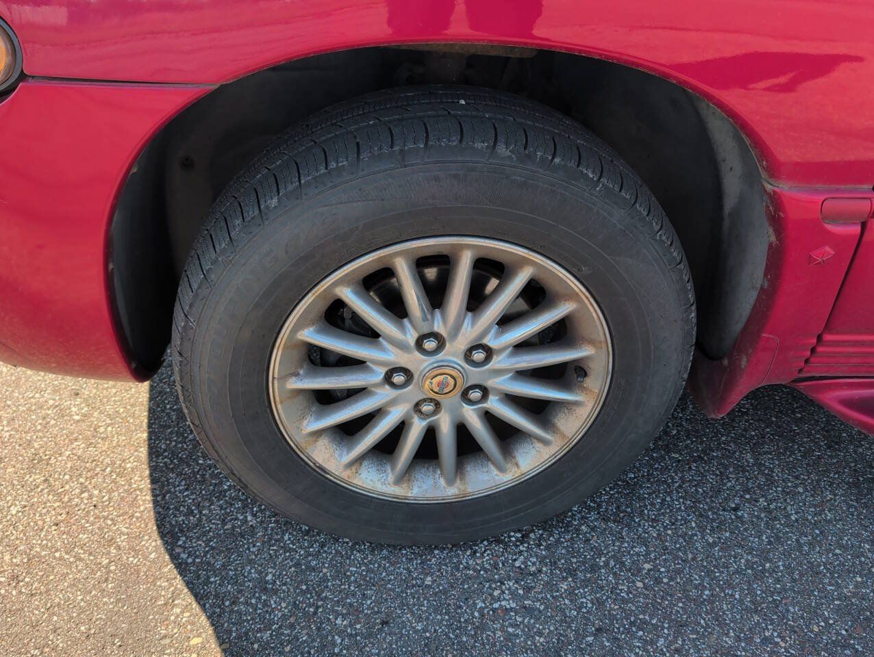 Used 1999 Chrysler Town & Country Limited FWD image 9