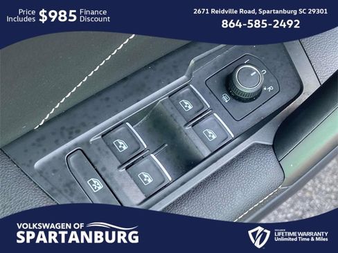 Used 2023 Volkswagen Tiguan SE w/ Panoramic Sunroof Package image 13