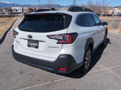 Used 2025 Subaru Outback Premium AWD/4WD image 8