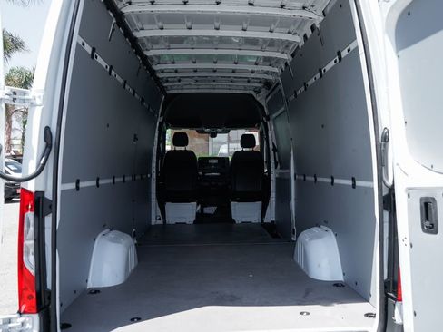 Used 2024 Mercedes-Benz Sprinter 2500 w/ Acoustic Package image 8