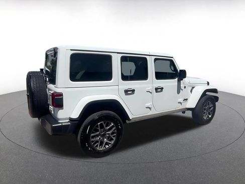 Used 2025 Jeep Wrangler Unlimited Sahara AWD/4WD image 15