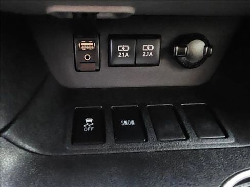Used 2018 Toyota Highlander LE FWD image 23