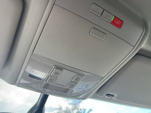 Certified 2023 Volkswagen Atlas SE image 31