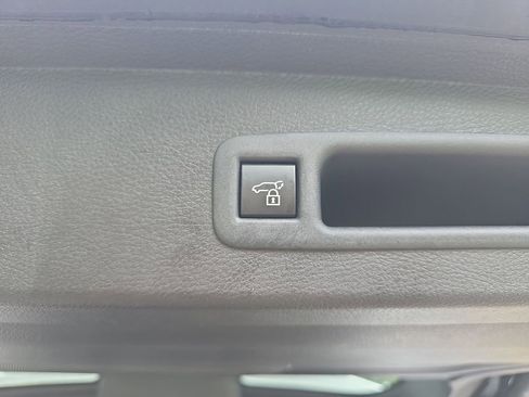 Used 2025 Toyota Sienna XLE w/ XLE Plus Package AWD/4WD image 40