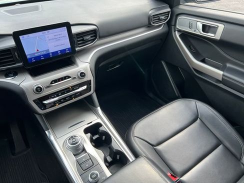 Used 2023 Ford Explorer XLT w/ Equipment Group 202A AWD/4WD image 39